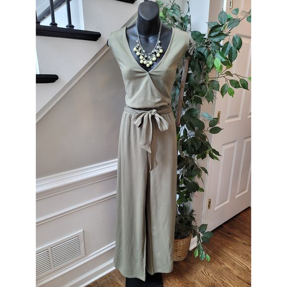 Caralyn Mirand The Drop Pants - Caralyn Mirand The Drop Jumpsuit Women Large Green Wide Leg Belted V Neck Outfit